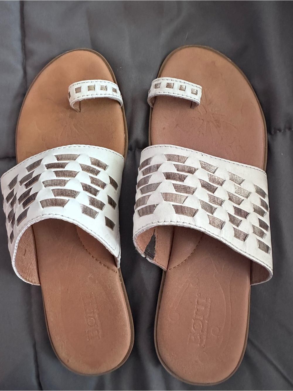 Women’s White and gold Slide Sandals with Toe Loop